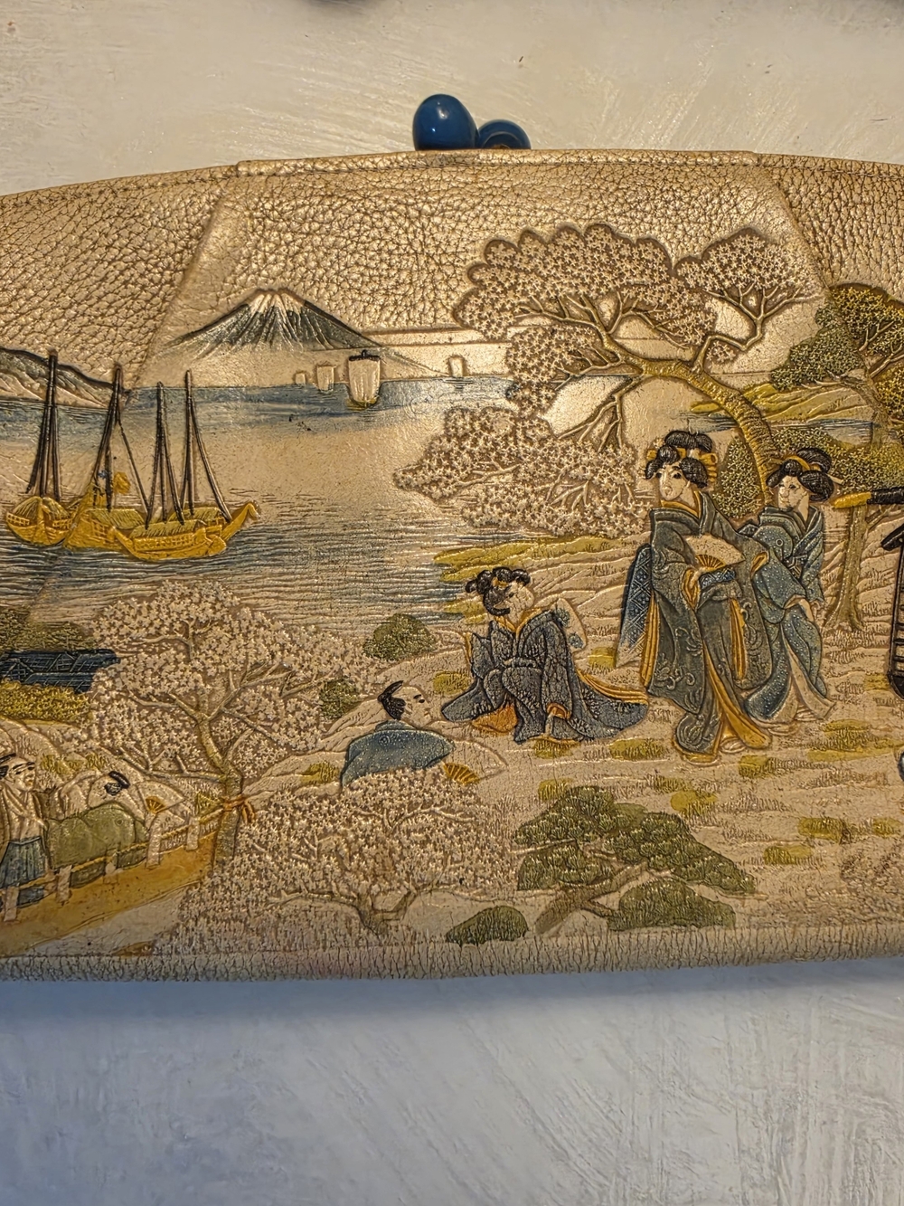 Hand-Painted Scenic Clasp Wallet - Gold